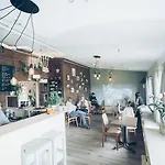 Furu & Cafe Bostad