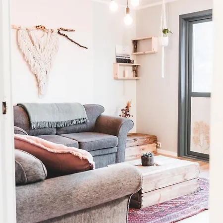 Furu & Cafe Vandrerhjem Bostad