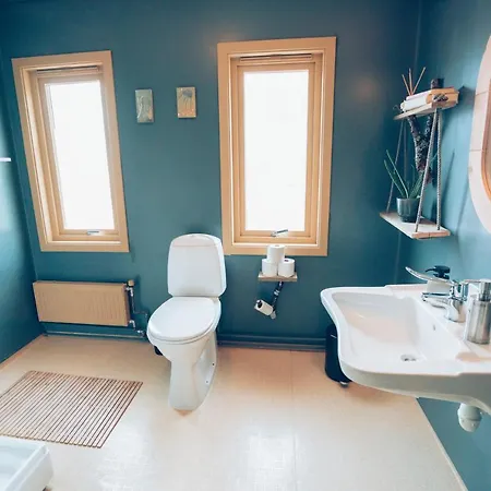 Furu & Cafe אכסניה