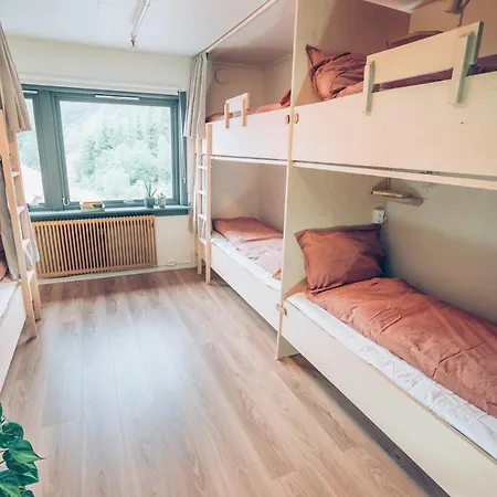 אכסניה Furu & Cafe