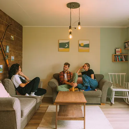 Furu & Cafe אכסניה Bostad