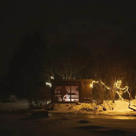 Furu & Cafe אכסניה