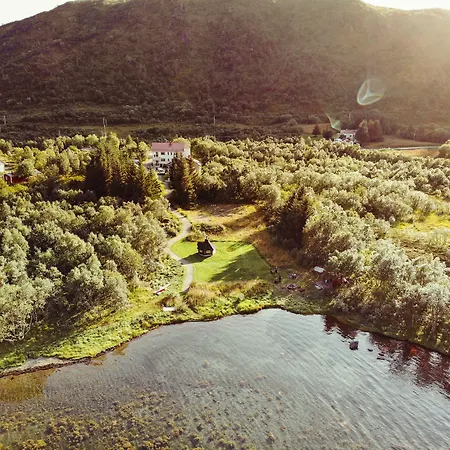 אכסניה Furu & Cafe *