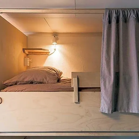 Furu & Cafe Hostel Bostad