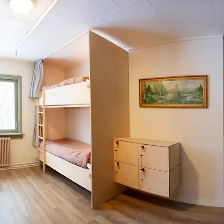 Furu & Cafe Hostel Bostad