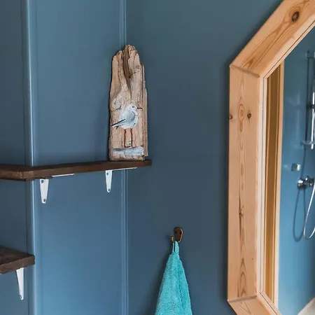 אכסניה Furu & Cafe