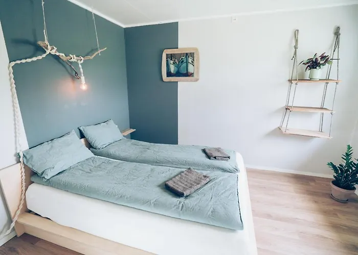 Furu Hostel&café * Bostad