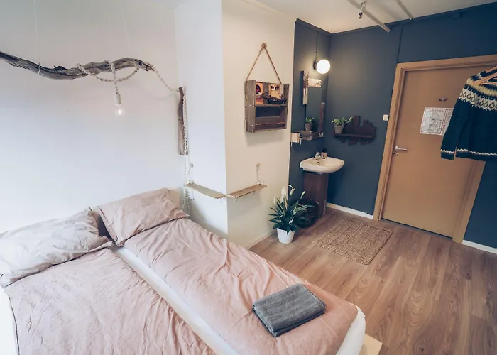 Furu Hostel&café Bostad