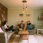Furu & Cafe Hostel Bostad
