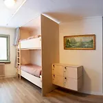Furu & Cafe Hostel Bostad